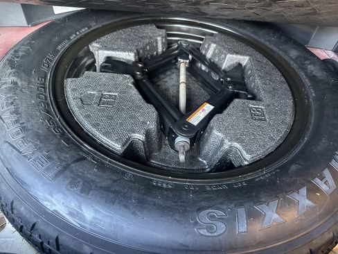 Used 2023 Toyota RAV4 XLE Premium image 14