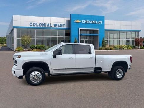Used 2025 Chevrolet Silverado 3500 High Country w/ High Country Premium Package AWD/4WD image 3