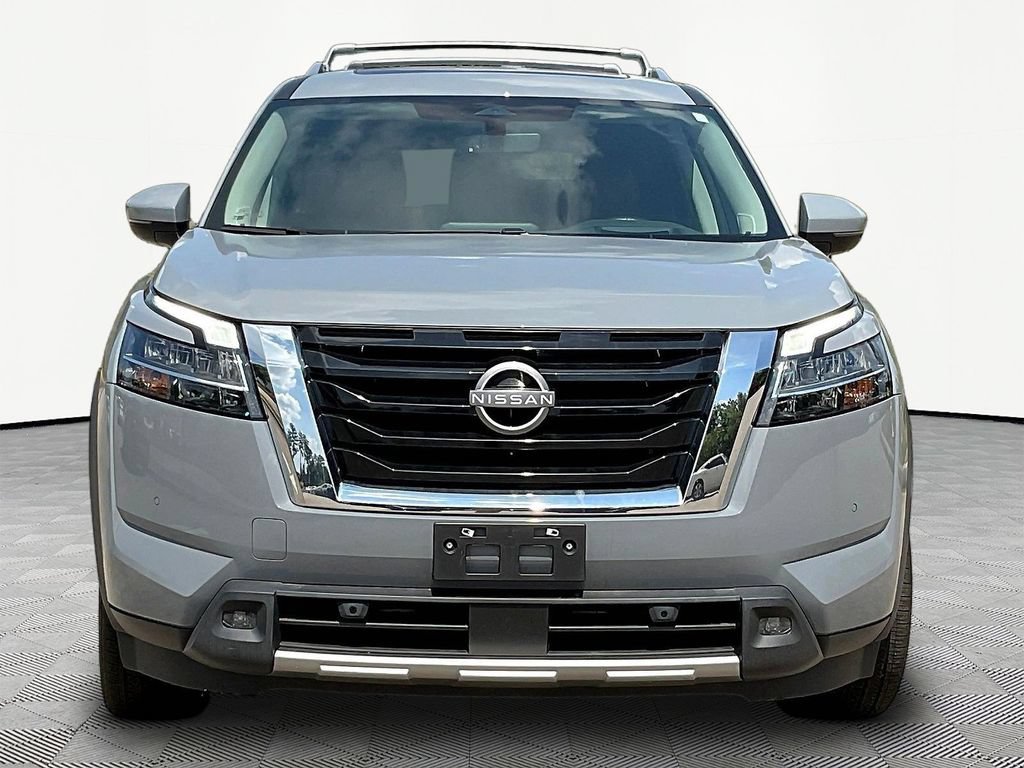 Used 2023 Nissan Pathfinder Platinum w/ Cargo Package AWD/4WD image 2