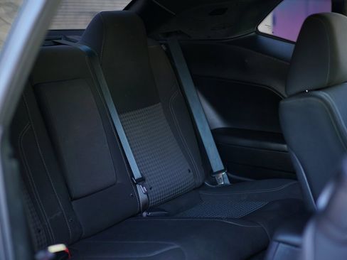 Used 2016 Dodge Challenger SXT image 29