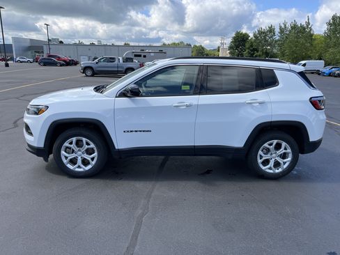 Used 2024 Jeep Compass Latitude AWD/4WD image 4