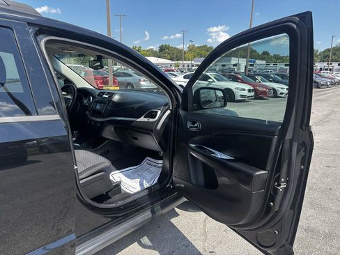 Used 2016 Dodge Journey SE w/ Flexible Seating Group FWD image 9
