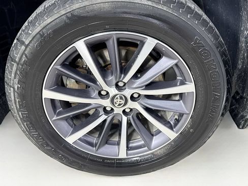 Used 2018 Toyota Highlander XLE AWD/4WD image 43