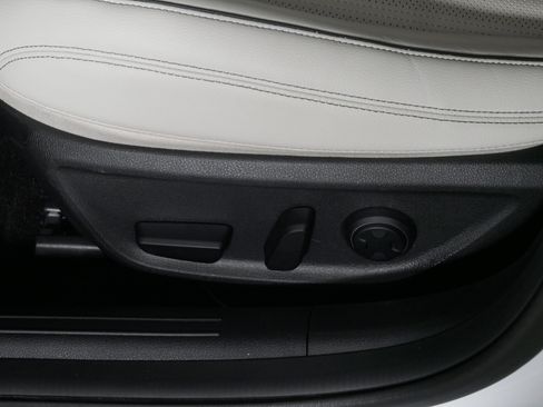 Used 2025 Genesis G70 2.5T w/ Sport Prestige Package image 20