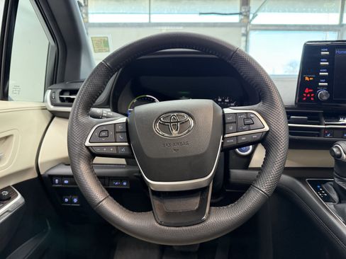 Used 2021 Toyota Sienna XLE image 14