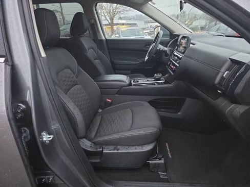 Used 2024 Nissan Pathfinder SV image 10