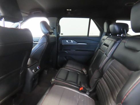 Used 2025 Ford Explorer ST-Line w/ ST-Line Street Pack AWD/4WD image 15