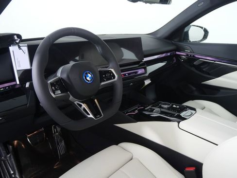 New 2026 BMW i5 eDrive40 w/ M Sport Package image 12