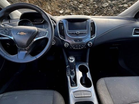 Used 2018 Chevrolet Cruze LT w/ Convenience Package image 12