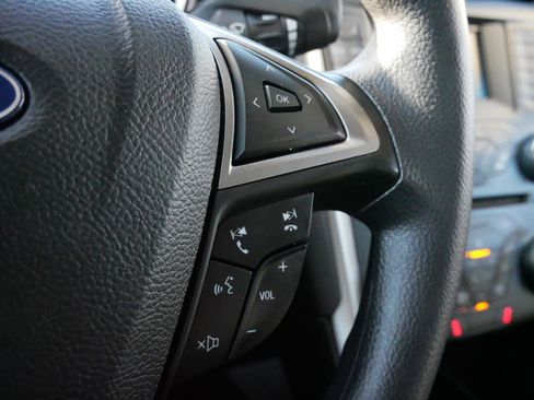 Used 2018 Ford Fusion SE image 25