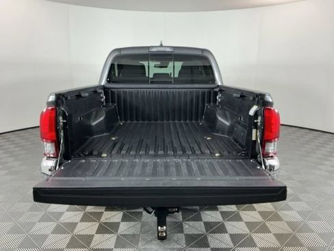 Used 2019 Toyota Tacoma SR5 AWD/4WD image 7