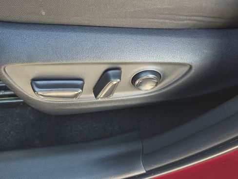 Used 2025 Toyota RAV4 XLE FWD image 16