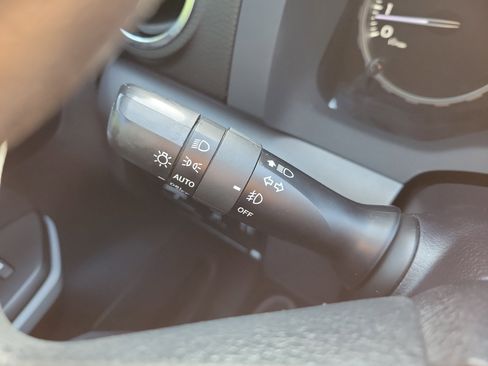 Used 2018 Toyota Tundra SR5 w/ SR5 Upgrade Package image 28