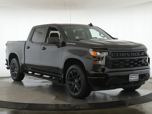 Used 2023 Chevrolet Silverado 1500 Custom image 2
