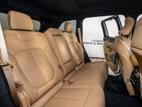 Used 2023 Jeep Grand Cherokee Summit image 16