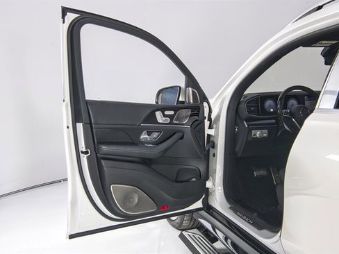 Used 2024 Mercedes-Benz Maybach GLS 600 4MATIC image 14