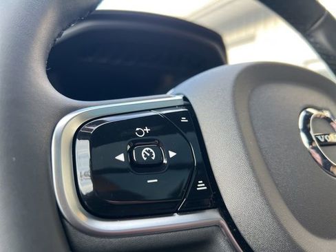 Certified 2025 Volvo XC90 B6 Ultra image 32