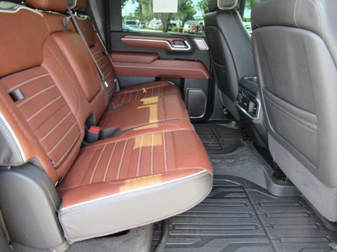 Used 2024 GMC Sierra 3500 Denali Ultimate AWD/4WD image 35