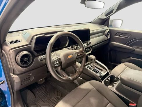 Used 2023 Chevrolet Colorado W/T w/ Advanced Trailering Package AWD/4WD image 9