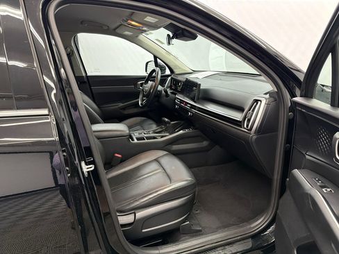 Used 2024 Kia Sorento S image 14