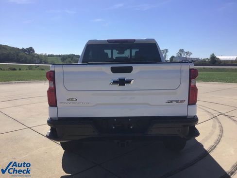 Used 2025 Chevrolet Silverado 1500 ZR2 w/ Technology Package image 4