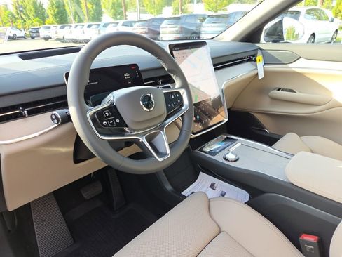 New 2025 Volvo EX90 Plus w/ Protection Package Premier image 7