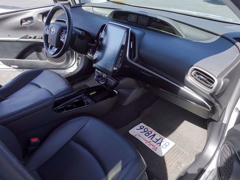 Used 2022 Toyota Prius Prime XLE FWD image 11