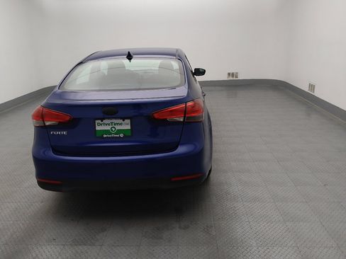Used 2017 Kia Forte LX FWD image 7