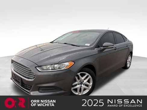 Used 2015 Ford Fusion SE FWD image 1