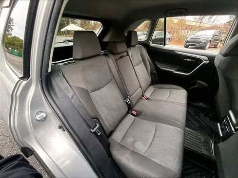 Used 2022 Toyota RAV4 XLE image 11