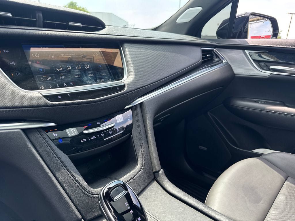Certified 2024 Cadillac XT5 Premium Luxury w/ Technology Package FWD image 22