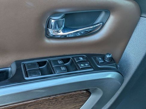 Used 2018 Nissan Titan Platinum Reserve AWD/4WD image 14