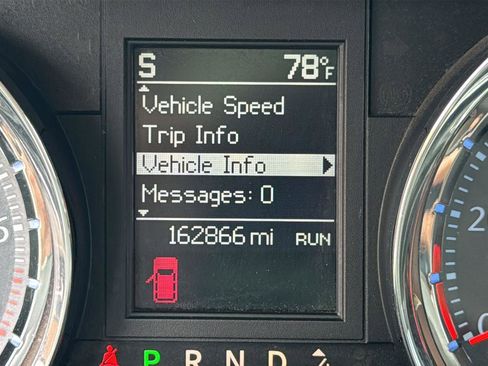 Used 2015 Chrysler Town & Country Touring FWD image 11