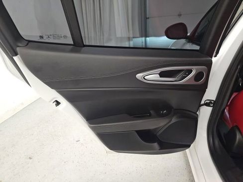 Used 2024 Alfa Romeo Giulia Veloce image 29