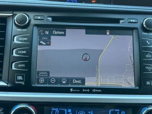 Used 2017 Toyota Highlander Limited image 28