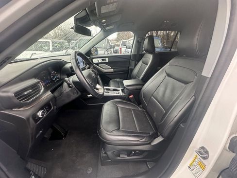 Used 2022 Ford Explorer Limited w/ Limited Technology Package image 7
