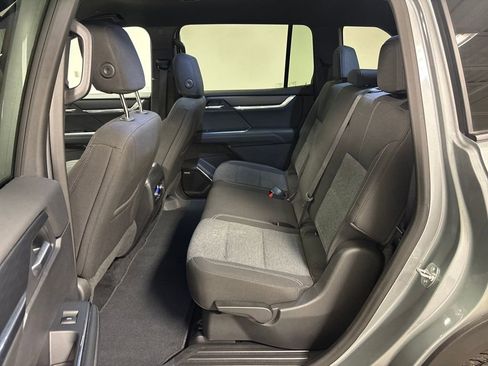 Used 2025 GMC Acadia Elevation image 32