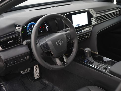 Used 2025 Toyota Camry SE image 21