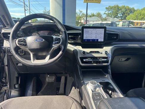 Used 2023 Ford Explorer XLT AWD/4WD image 30