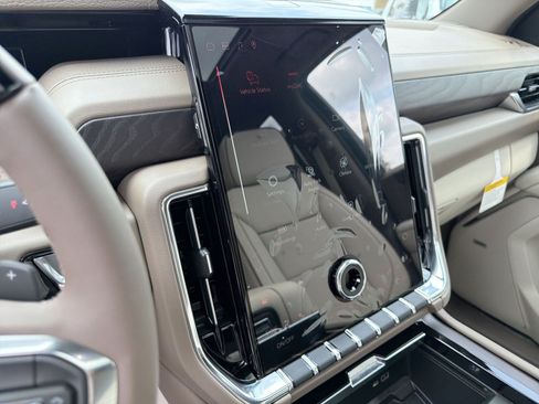 New 2026 GMC Yukon XL Denali w/ Denali Reserve Package AWD/4WD image 13