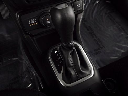 Certified 2023 Jeep Renegade Latitude image 28