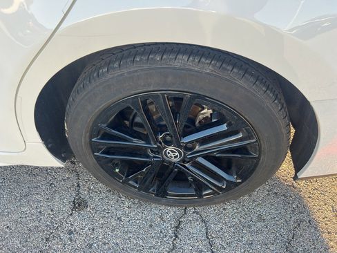 Used 2025 Toyota Camry SE image 11