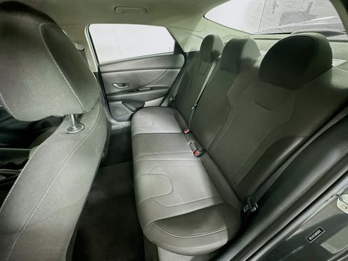 Used 2021 Hyundai Elantra SE image 25