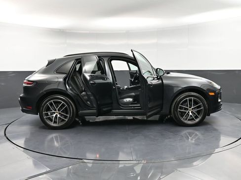Certified 2025 Porsche Macan image 36