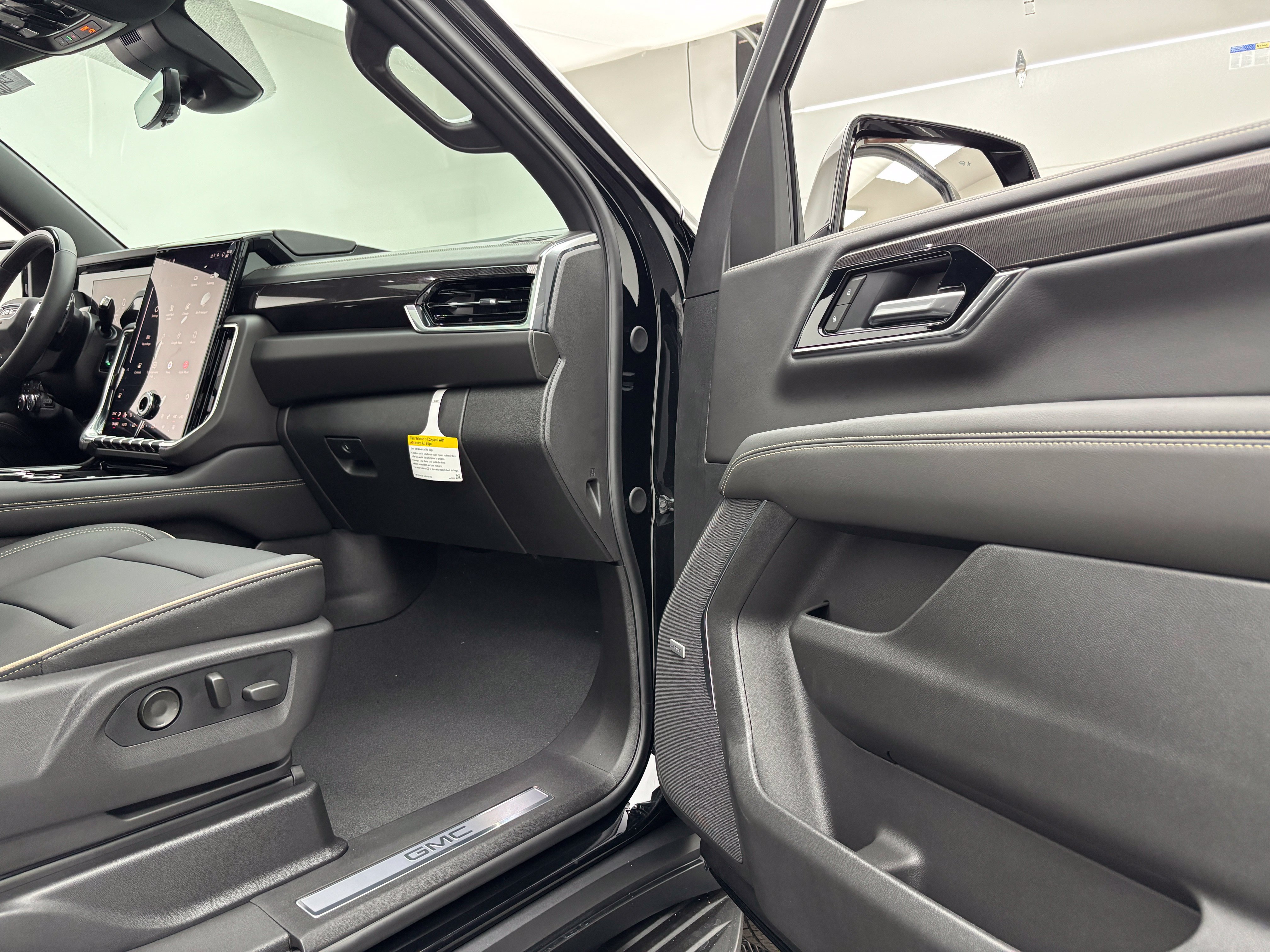 New 2026 GMC Yukon Elevation w/ Elevation Premium Package AWD/4WD image 39
