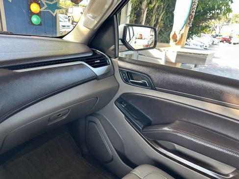 Used 2015 Chevrolet Suburban LT image 17