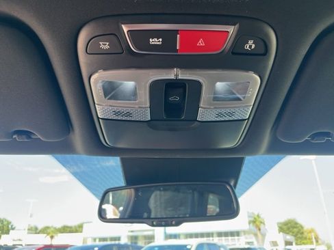 Used 2025 Kia Telluride AWD image 29