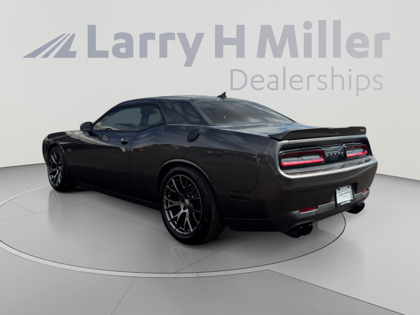 Used 2015 Dodge Challenger SRT w/ Technology Group RWD image 3