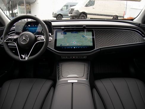 New 2026 Mercedes-Benz E 350 4MATIC Sedan image 17