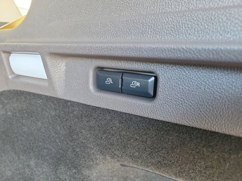 Used 2022 Lincoln Corsair Reserve w/ Equipment Group 201A image 8